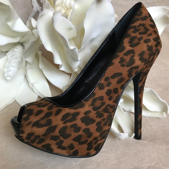 𝐉𝐄𝐍𝐍𝐈𝐅𝐄𝐑 𝐋𝐎𝐏𝐄𝐙 Peep-Toe Stiletto - Picture 5 of 12